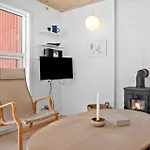 3 Bedroom Beautiful In Aakirkeby Casa vacanze Vester Somarken