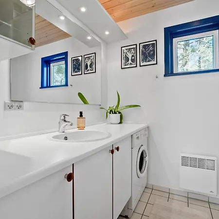 بيت للعطل 3 Bedroom Beautiful In Aakirkeby Vester Somarken