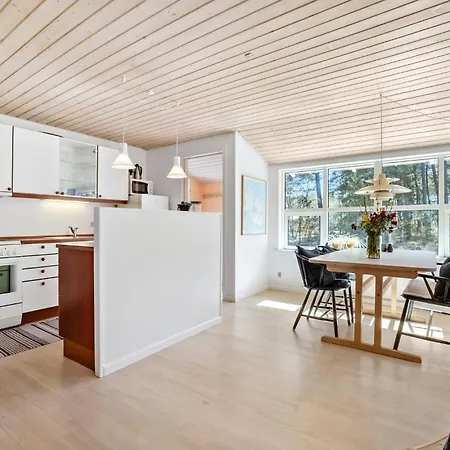 3 Bedroom Beautiful In Aakirkeby