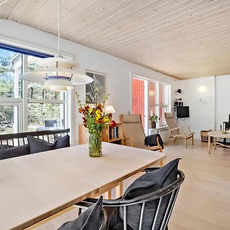 3 Bedroom Beautiful In Aakirkeby Holiday home