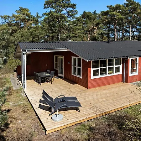 3 Bedroom Beautiful In Aakirkeby Holiday home Vester Somarken