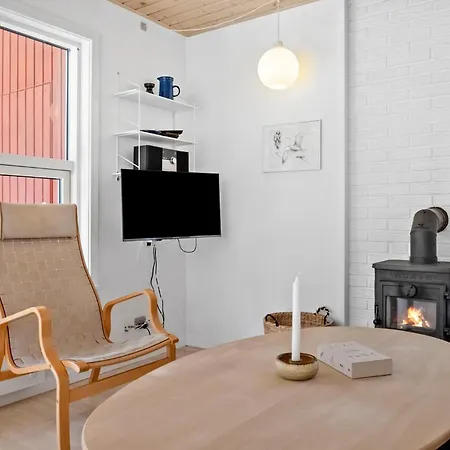 3 Bedroom Beautiful In Aakirkeby Holiday home Vester Somarken