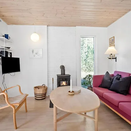 Holiday home 3 Bedroom Beautiful In Aakirkeby
