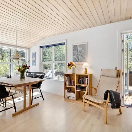 3 Bedroom Beautiful In Aakirkeby *