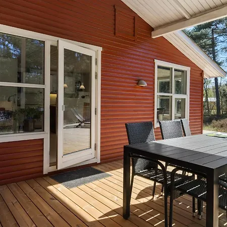3 Bedroom Beautiful In Aakirkeby Vester Somarken